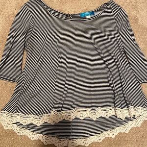 Navy & white stripe top w/lace trim